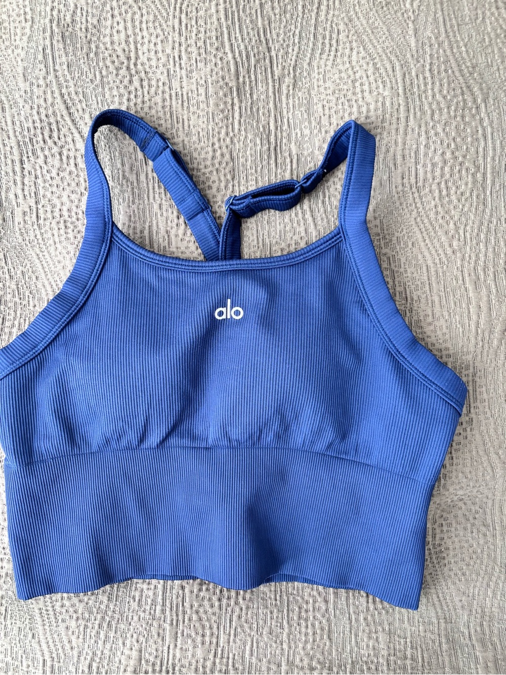 Alo Yoga women’s navy blue ribbed sports bra